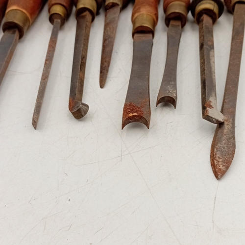 32 - A quantity of turn-of-the-century style wood-handled woodworking chisels and gouges, various profile... 