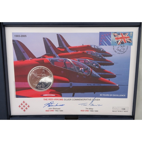 99 - 2005 Red Arrows 40th Anniversary commemorative cover with an encapsulated 50mm .999 2oz silver medal... 