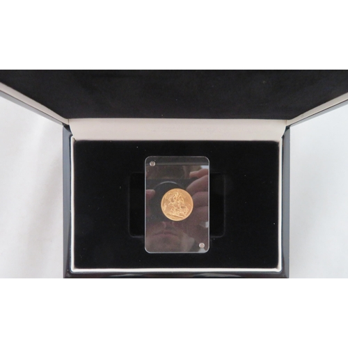 190 - 1914 sovereign good fine, in hard plastic case, in wood effect presentation box with outer card box.