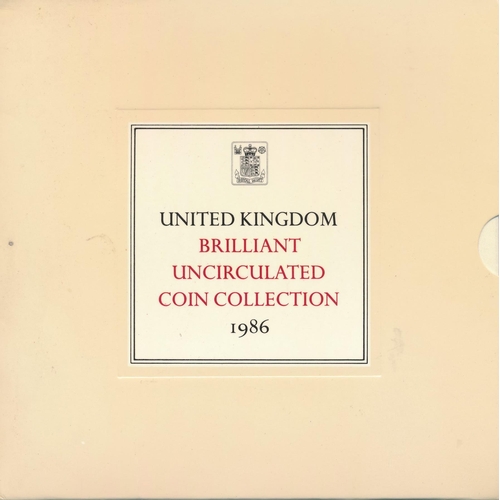 272 - Collection with UK uncirculated year sets 1982, 1985 (2), 1986 and 2007, uncirculated coins packs wi... 