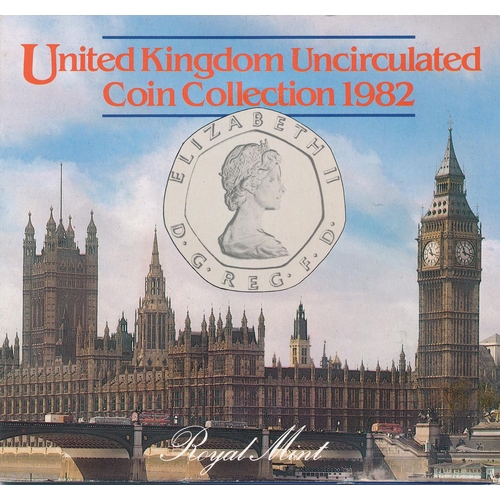 272 - Collection with UK uncirculated year sets 1982, 1985 (2), 1986 and 2007, uncirculated coins packs wi... 