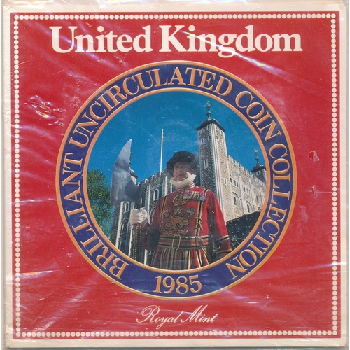 272 - Collection with UK uncirculated year sets 1982, 1985 (2), 1986 and 2007, uncirculated coins packs wi... 