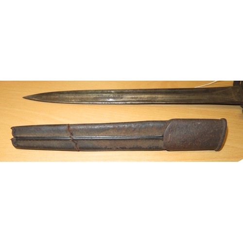 50 - British Victorian bayonet with metal and leather scabbard, marked VR EFD 98, blade length 30cm. Scab... 