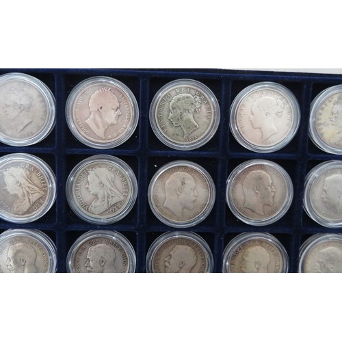 162 - Range of silver half crowns (35), in mixed condition with 1817, 1825, 1836, 1875, 1881, 1887, 1889 (... 