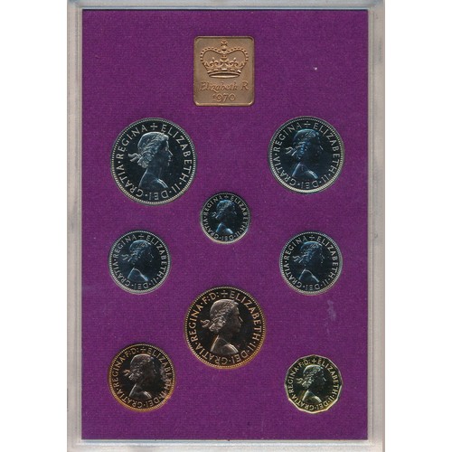 269 - Collection of GB proof sets with date run of flat packs 1970-82 (13) and in blue cases 1983-86, 1992... 