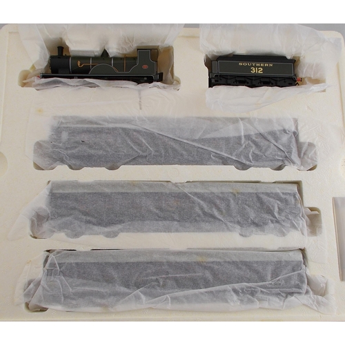 47 - Hornby. Limited Edition DCC Ready Southern Suburban 1938 Train Pack No. R2813, excellent in excellen... 