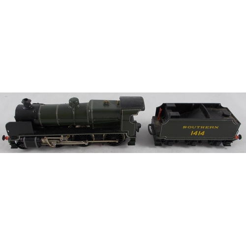 60 - Wills Finecast. OO gauge Southern green 1414 2-6-0 locomotive No. F105, generally excellent in excel... 