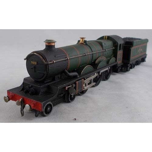 42 - Hornby Dublo. 3-rail BR green 7013 Bristol Castle 4-6-0 locomotive and tender No. EDLT20, generally ... 