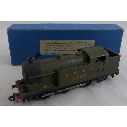 33 - Hornby Dublo. Collection of 3-rail EDL7 0-6-2 locomotives, generally excellent to good plus in good ... 