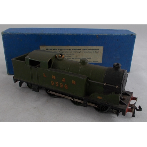 33 - Hornby Dublo. Collection of 3-rail EDL7 0-6-2 locomotives, generally excellent to good plus in good ... 