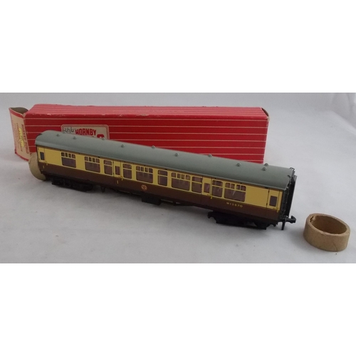 31 - Hornby Dublo. Collection of 2-rail brown and cream Superdetail Passenger Coaches, generally excellen... 