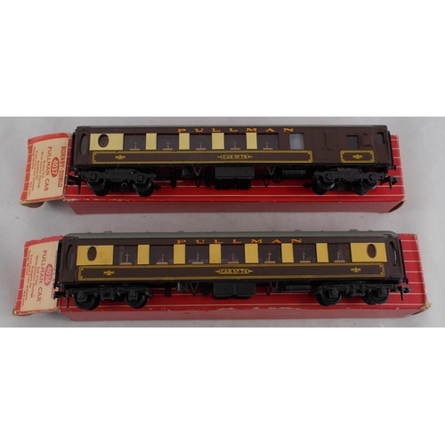 43 - Hornby Dublo. Collection of 2-rail or 3-rail Pullman brown and cream coaches, generally excellent in... 