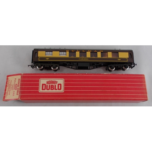 43 - Hornby Dublo. Collection of 2-rail or 3-rail Pullman brown and cream coaches, generally excellent in... 