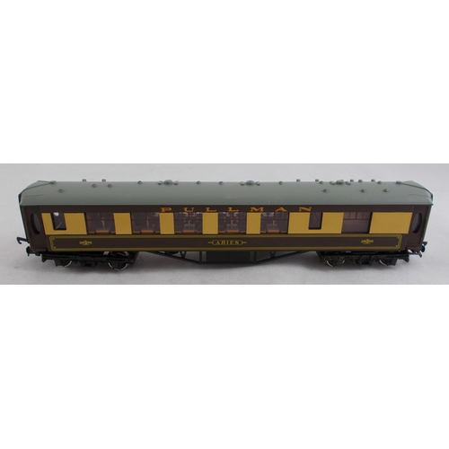 43 - Hornby Dublo. Collection of 2-rail or 3-rail Pullman brown and cream coaches, generally excellent in... 