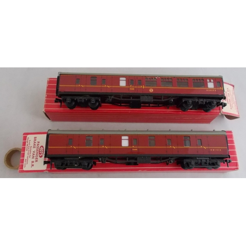 38 - Hornby Dublo. 2-rail or 3-rail collection, generally excellent in good plus boxes, with maroon coach... 