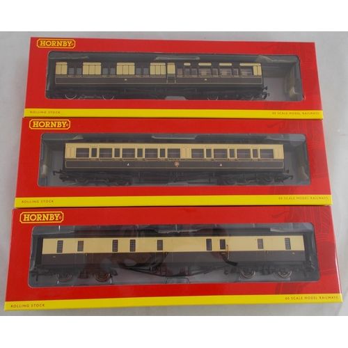 49 - Hornby. Collection of coaches in various liveries, generally excellent in excellent boxes, with GWR ... 