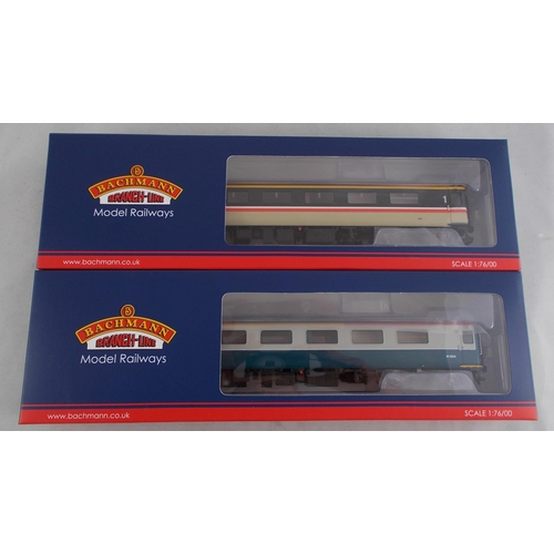 5 - Bachmann. Collection of coaches in various liveries, generally excellent in excellent to good plus b... 