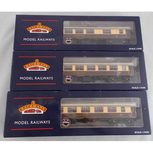 5 - Bachmann. Collection of coaches in various liveries, generally excellent in excellent to good plus b... 