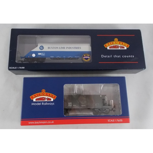 10 - Bachmann. Collection of coaches and wagons, generally excellent in excellent boxes, with BR olive gr... 