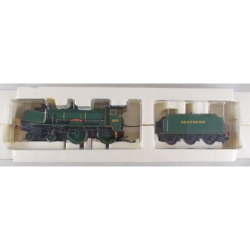 52 - Hornby. NRM Special Edition DCC Ready Southern green 925 Cheltenham 4-4-0 Schools Class  locomotive ... 