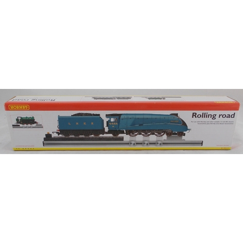 52 - Hornby. NRM Special Edition DCC Ready Southern green 925 Cheltenham 4-4-0 Schools Class  locomotive ... 