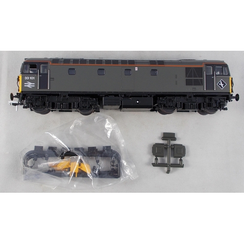 23 - Heljan. OO gauge BR grey 33101 diesel locomotive No. 3351, excellent in excellent box (small scratch... 