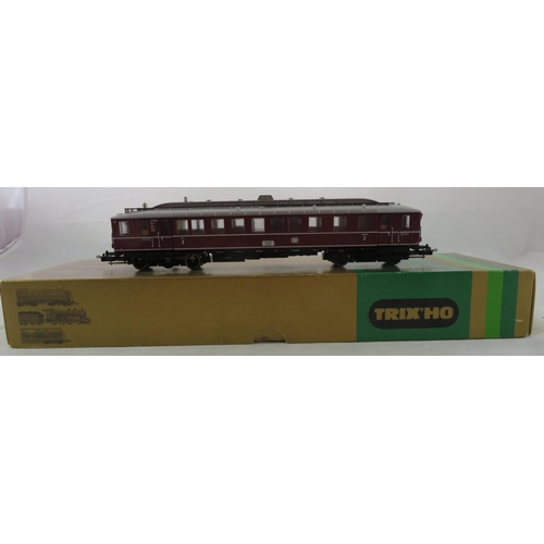 55 - Trix International. HO gauge DB maroon diesel railcar All 2nd No. 2468, generally excellent in good ... 