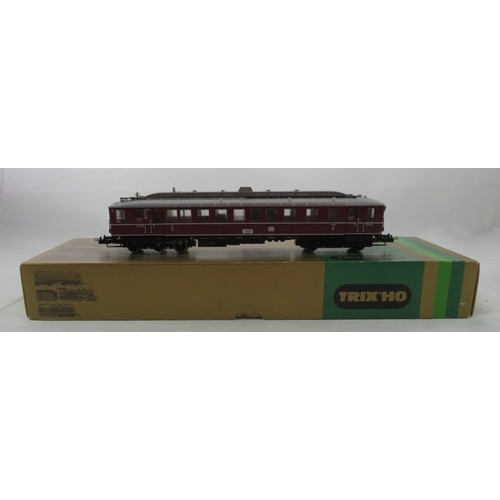 55 - Trix International. HO gauge DB maroon diesel railcar All 2nd No. 2468, generally excellent in good ... 