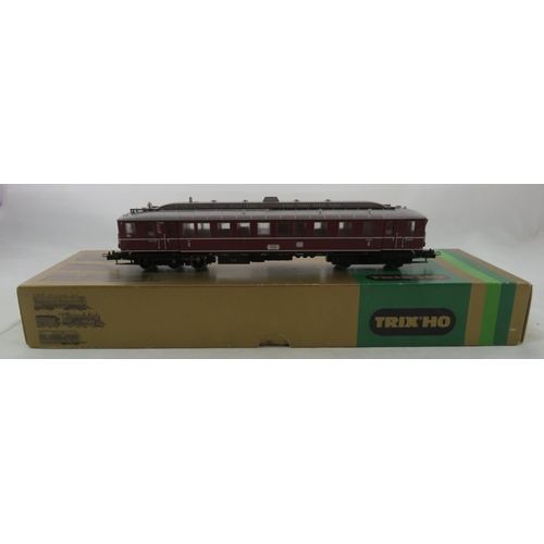 55 - Trix International. HO gauge DB maroon diesel railcar All 2nd No. 2468, generally excellent in good ... 