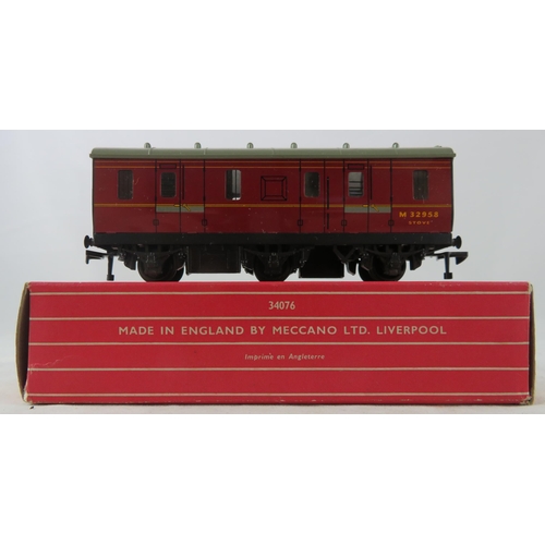 34 - Hornby Dublo. 2-rail Superdetail maroon 6-wheel Stove Brake No. 4076, with both grey rubber coupling... 