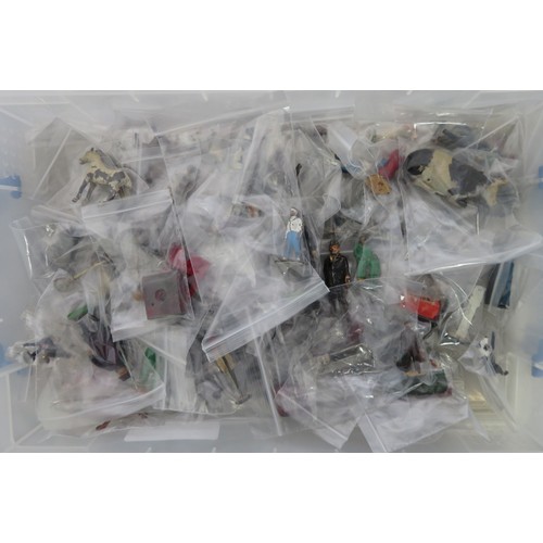 161 - Miscellaneous unboxed metal figures collection, generally good plus to good, with range of Britains,... 