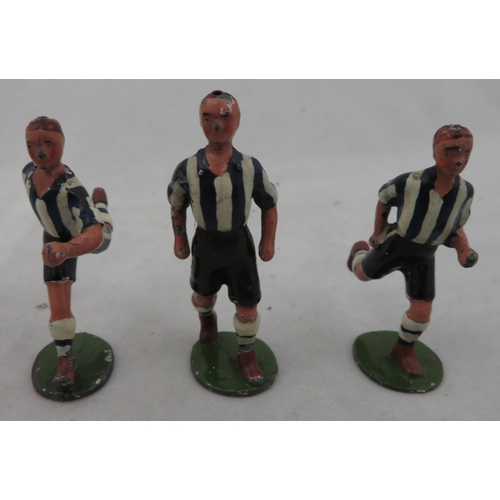 171 - Britains. Famous Football Teams series Newcastle United (?) figures, generally excellent to good plu... 