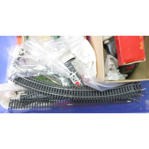 1 - Model Railways. 1960s onwards unboxed OO gauge collection, generally good plus to good, with locomot... 