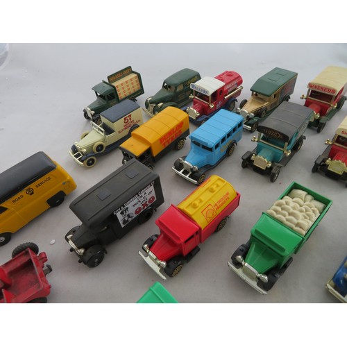 201 - A NFIC vintage London bus in box and collection of diecast cars