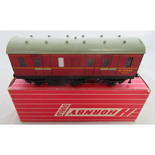 35 - Hornby Dublo. 2-rail Superdetail maroon 6-wheel Stove Brake No. 4076, with both light brown rubber c... 