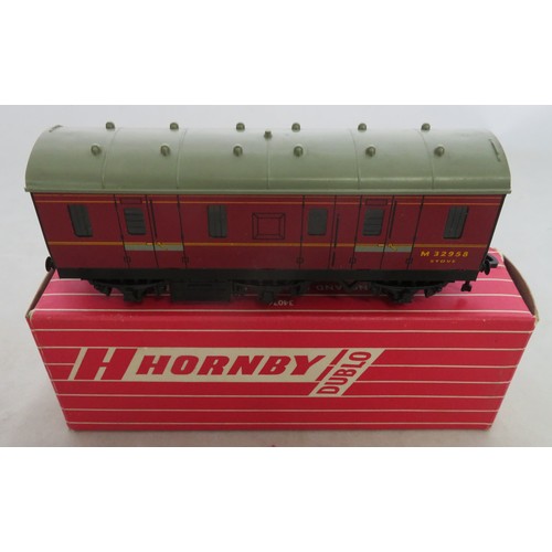 35 - Hornby Dublo. 2-rail Superdetail maroon 6-wheel Stove Brake No. 4076, with both light brown rubber c... 