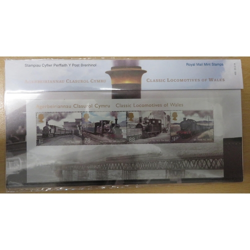 32 - 2000-2014 unmounted mint commemorative miniature sheet presentation packs, valid for postage. Face v... 