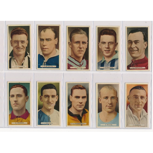 65 - Ardath. 1934 Famous Footballers set, in good to very good condition, includes Stanley Matthews card,... 