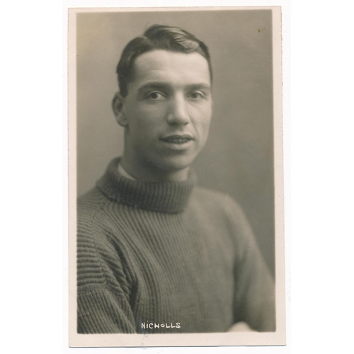 40 - Tottenham Hotspur 1933/1934 - selection of player postcards including Joe Nicholls (Goalkeeper), Bil... 