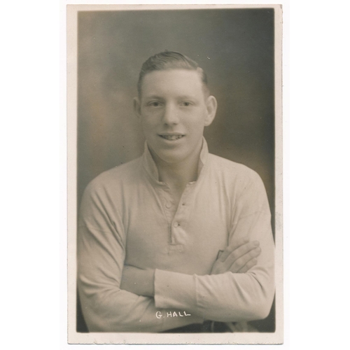 40 - Tottenham Hotspur 1933/1934 - selection of player postcards including Joe Nicholls (Goalkeeper), Bil... 