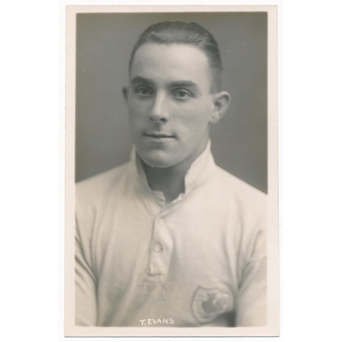 40 - Tottenham Hotspur 1933/1934 - selection of player postcards including Joe Nicholls (Goalkeeper), Bil... 