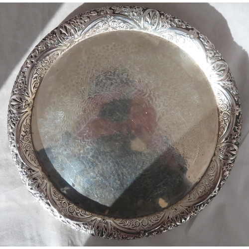 192 - Silver. A sterling silver plate, approx 26cm in diameter.
London hallmarks for maker Martin, Hall & ... 