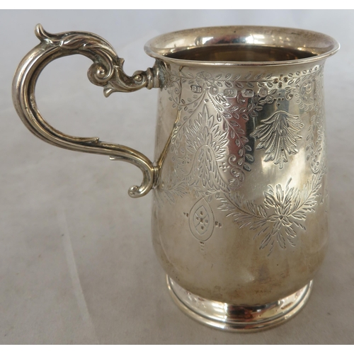 193 - Silver. A range of sterling silver comprising of:
Silver shaker by Levi and Salaman, Birmingham 1904... 