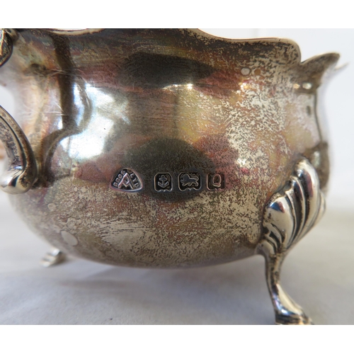 196 - Silver - Two sterling silver milk jugs by A. Bros ltd, Birmingham 1940. Weight approx 290g.
A set of... 