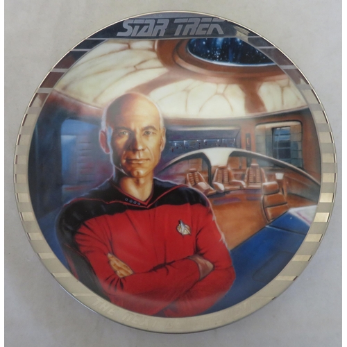 285 - Five Star Trek plates. 'Starfleet Captain' by Susie Morton for Ernst, plate no. 1321, in box.
4 limi... 