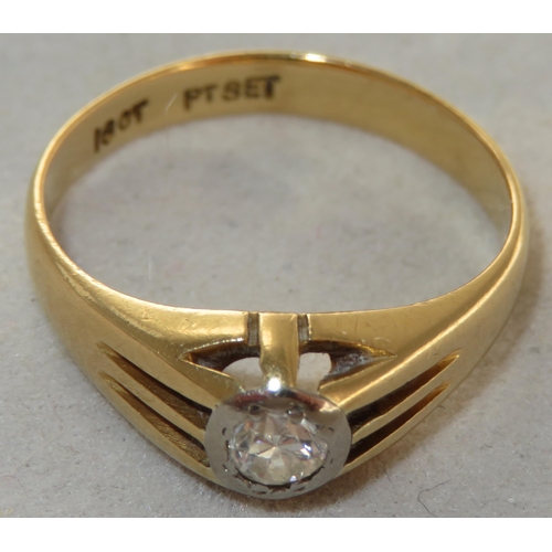 171 - A  diamond, approx 0.25ct set in platinum in an 18ct gold ring, stamped '18ct PT Set'.
Ring size R, ... 