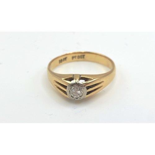 171 - A  diamond, approx 0.25ct set in platinum in an 18ct gold ring, stamped '18ct PT Set'.
Ring size R, ... 