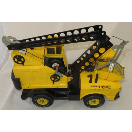 253 - 1970’s Mighty Tonka Crane, yellow pressed metal steel Diecast crane with mechanical working. Used co... 