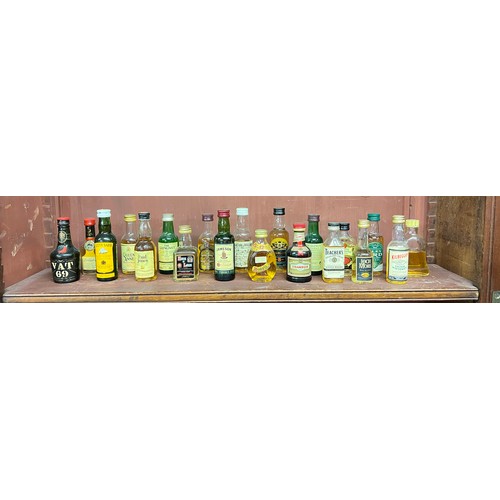 301 - Whisky and liqueur miniatures (20), including VAT 69, Old Smuggler, Cutty Sark, Queen Anne, Paul Jon... 