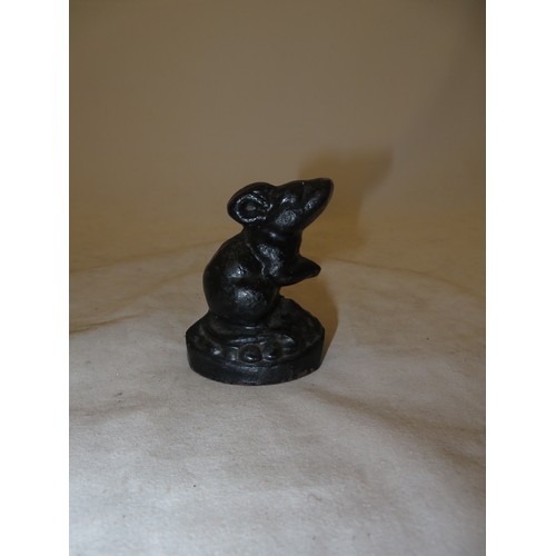 237 - Cast iron Mouse doorstop. Nice decorative item for a cosy home interior. 8.5cm tall.